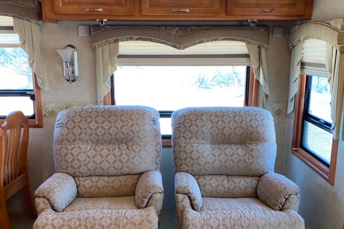 2005 Double Tree Mobile Suites Gold, 5