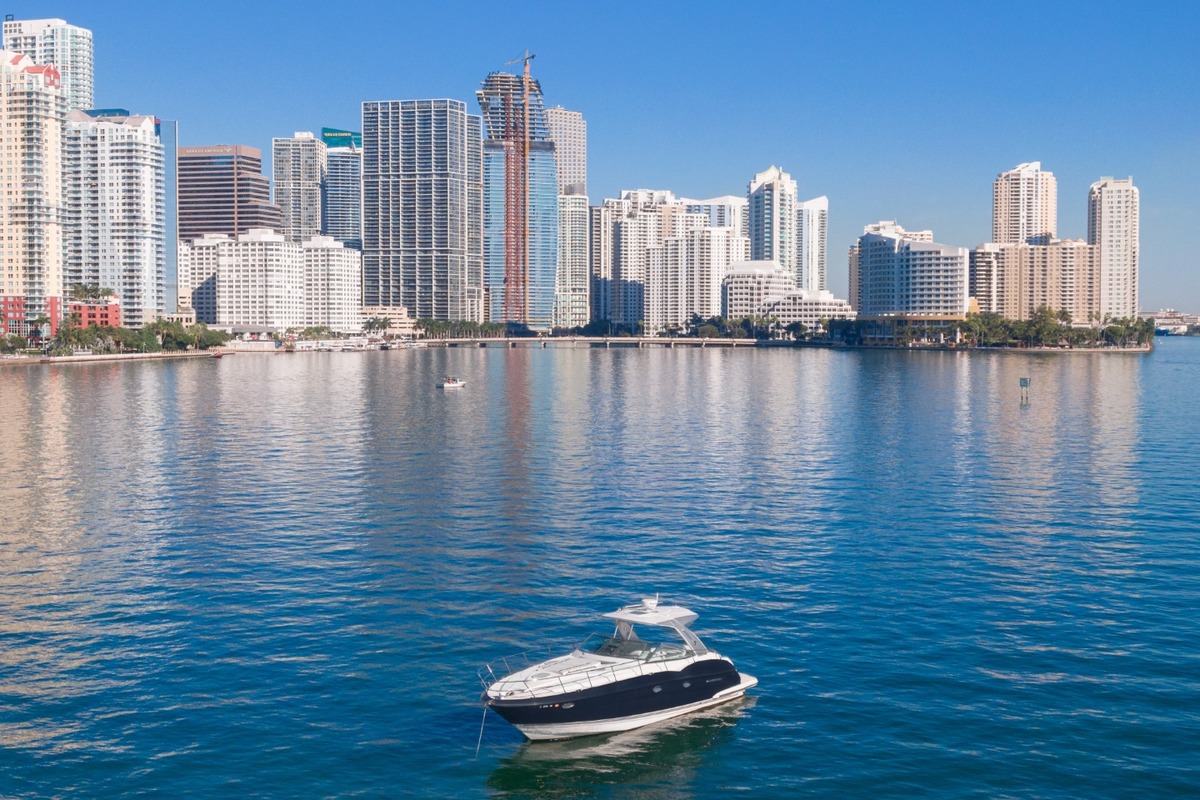 2012 Monterey 41 Sports Yacht, 4