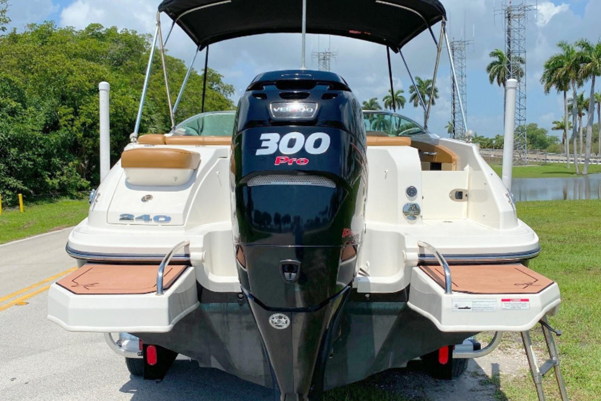 2015 Sea Ray 240 Sundeck, 21