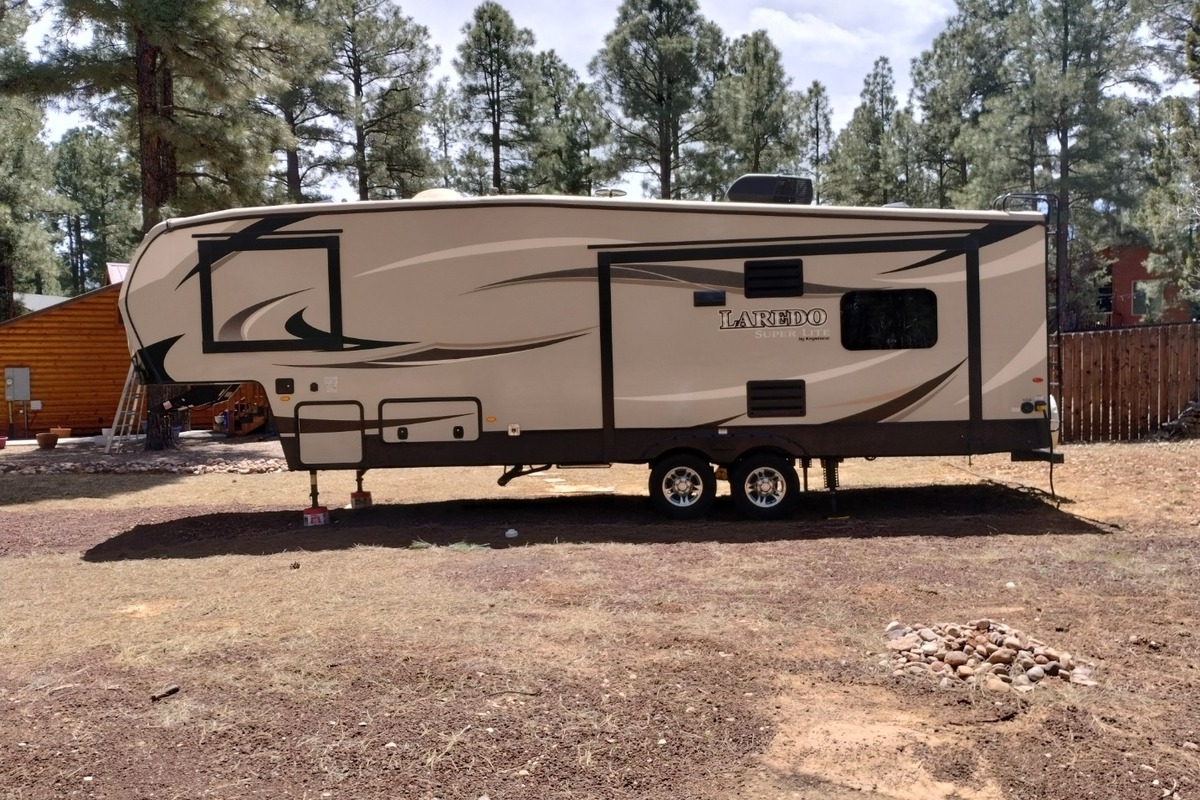 2017 Keystone Laredo Super - Lite 297SRE Excellent, 0