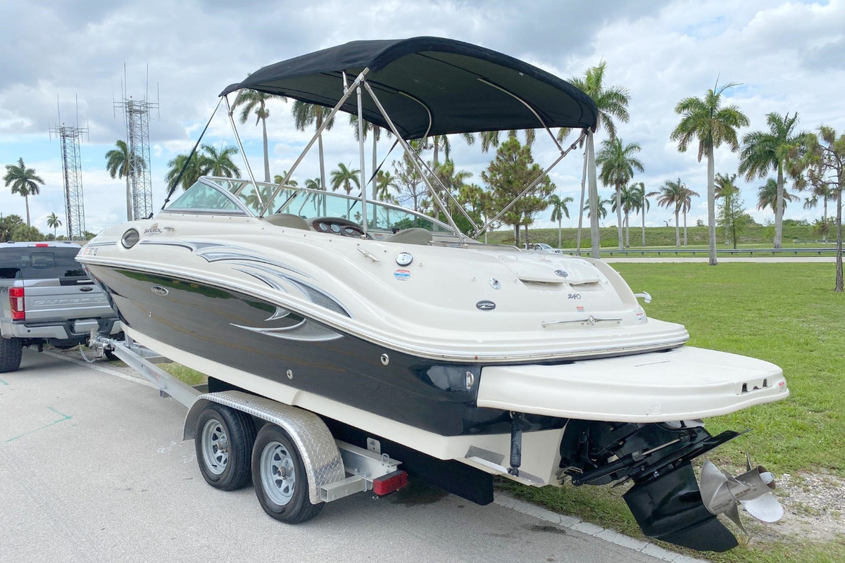 2006 Sea Ray 240 Sundeck, 2