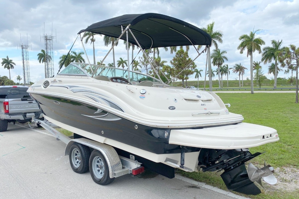 2006 Sea Ray 240 Sundeck, 1