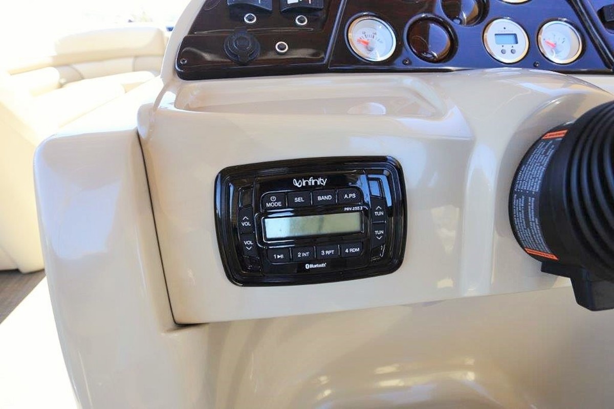2016 Smoker Craft Sunchaser Eclipse 25, 20