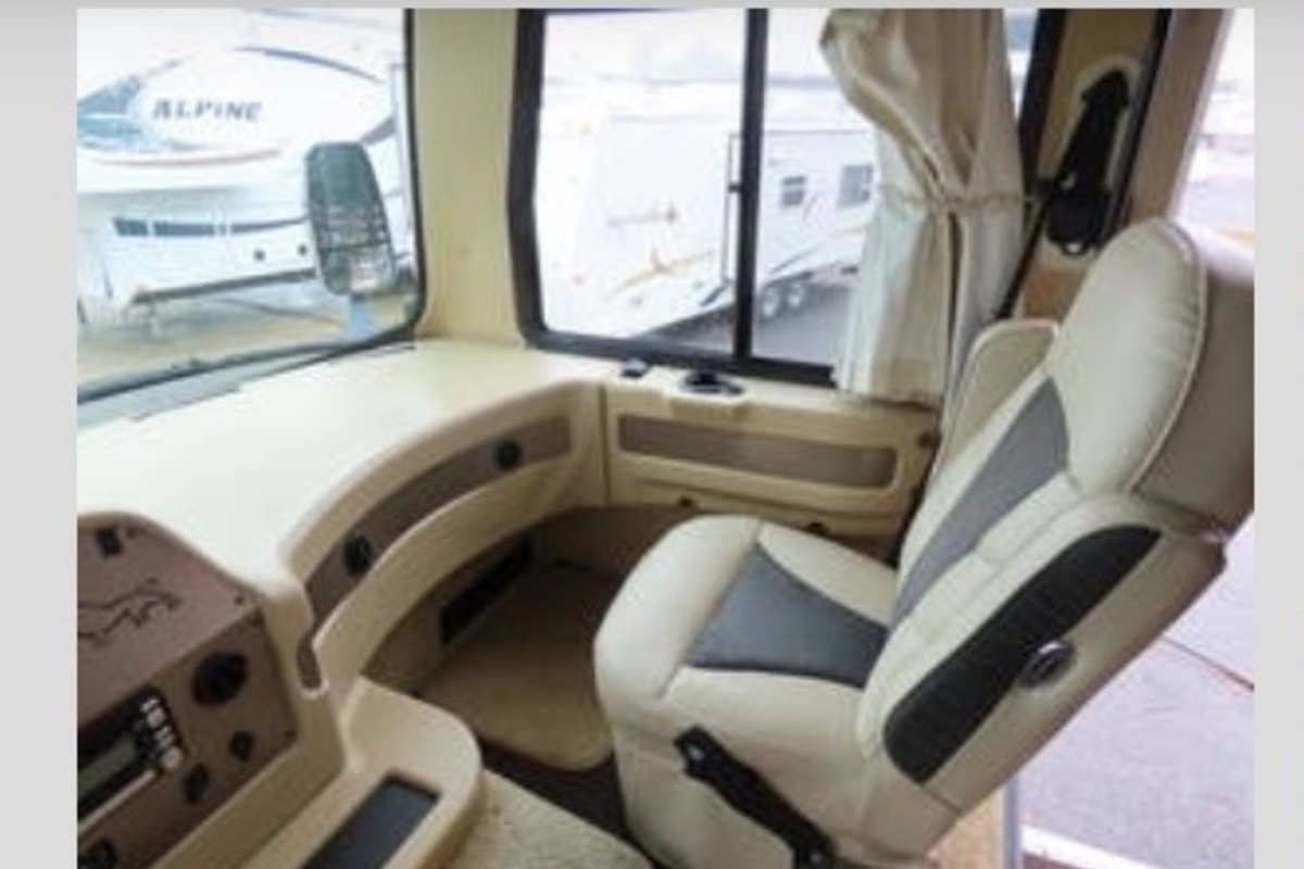 2009 Monoco Safari Simba M-30sFS, 11