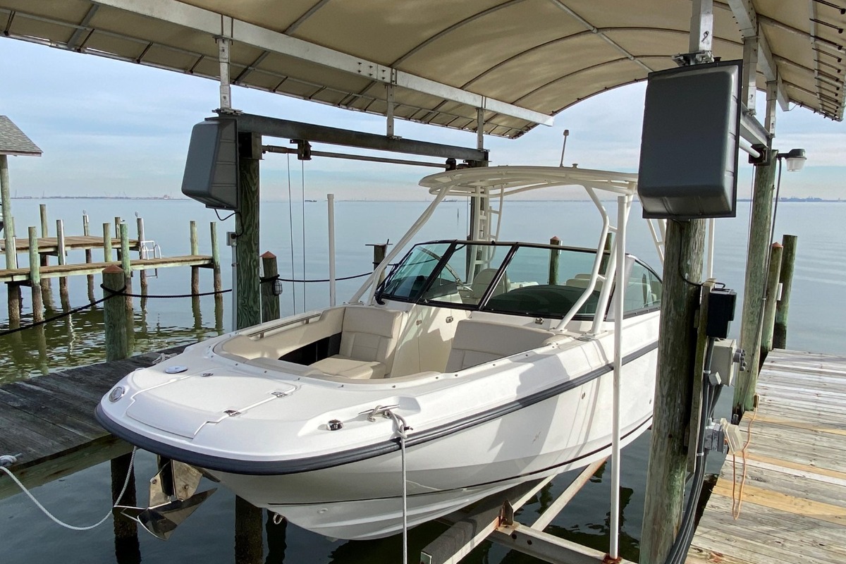 2016 Boston Whaler 230 Vantage, 1