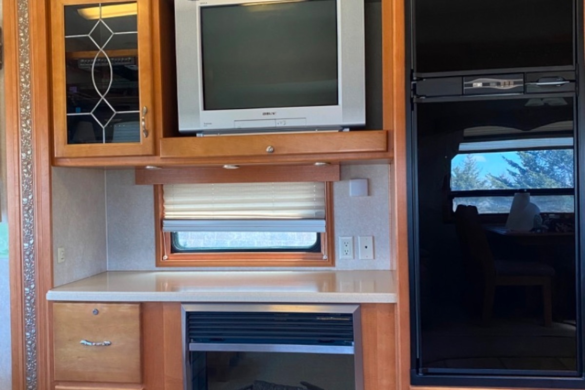 2005 Double Tree Mobile Suites Gold, 6