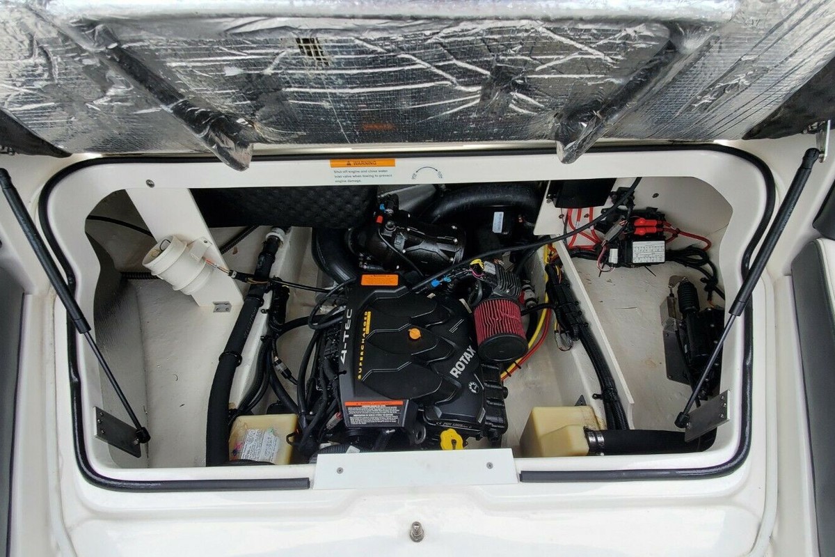 2017 Chaparral 203 Vortex VRX, 11