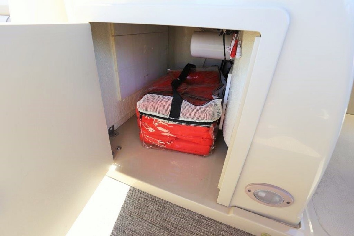 2016 Smoker Craft Sunchaser Eclipse 25, 28