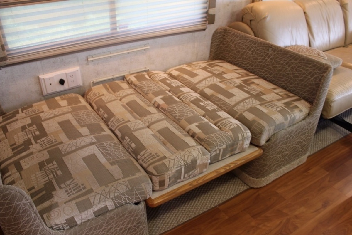 2005 Winnebago Journey 36G, 23