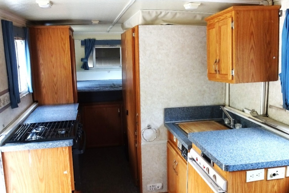 2004 Trailmanor 2720QB White, 2