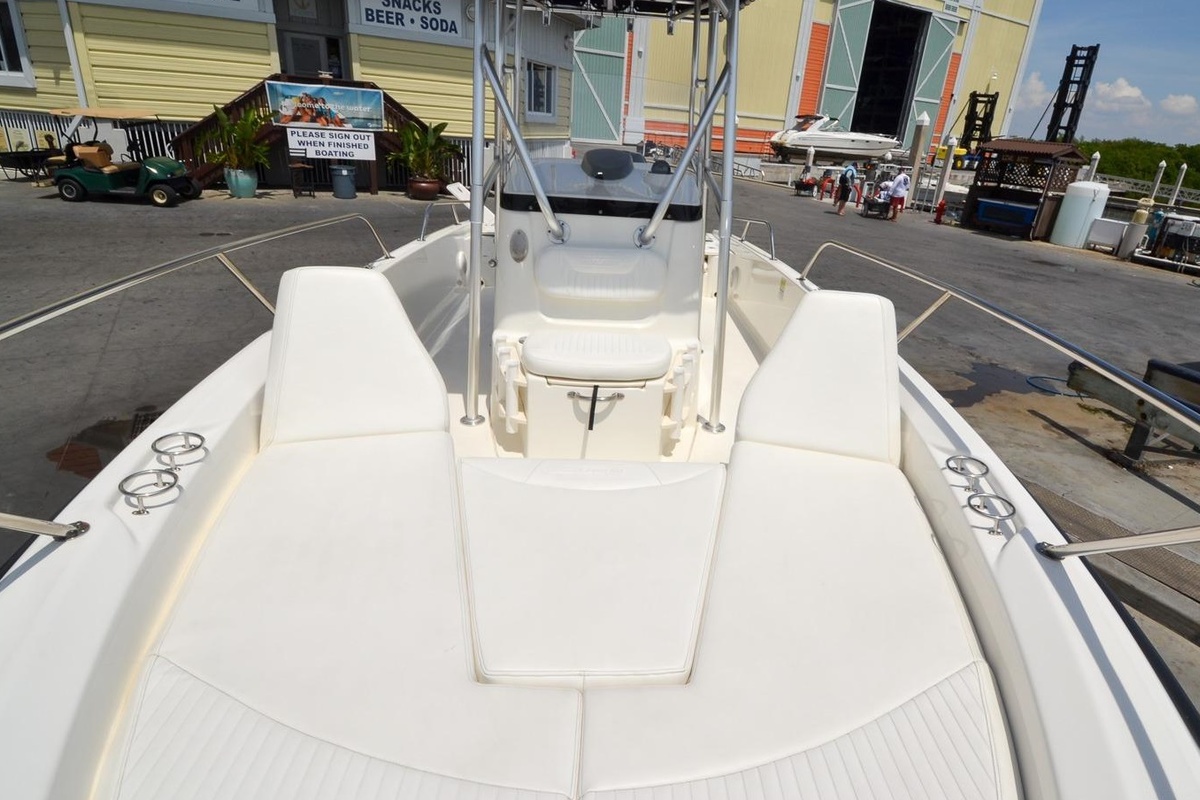 2009 Boston Whaler 230 Dauntless, 12