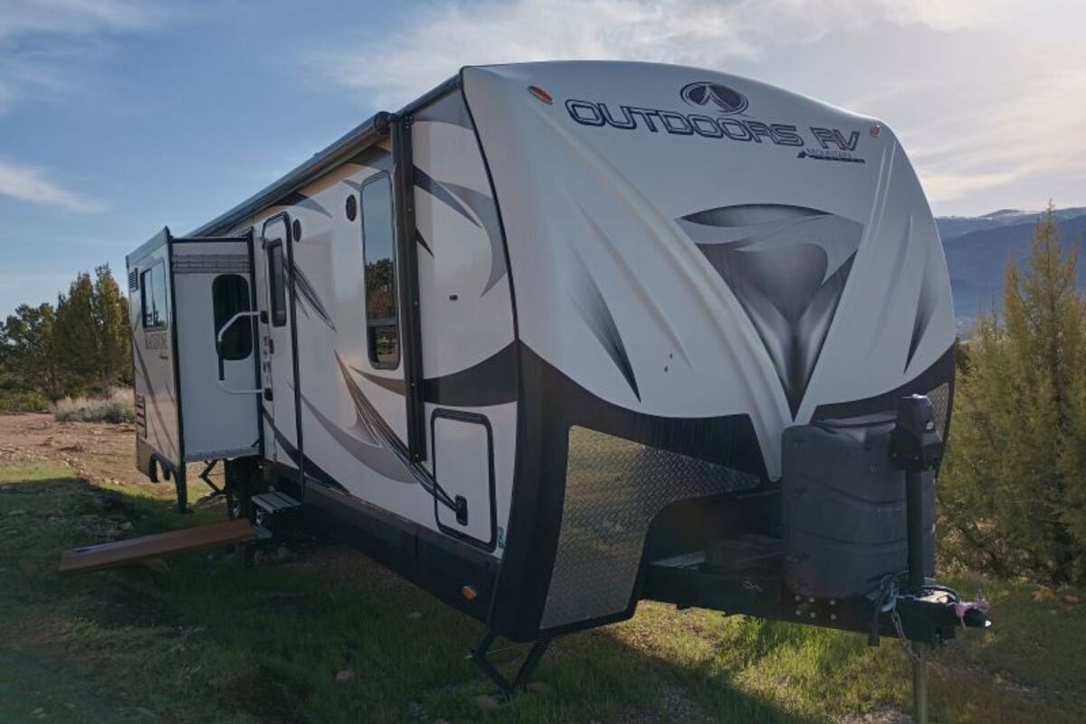 2017 Outdoors RV Mountain Series Blackstone 250 RKS, 0