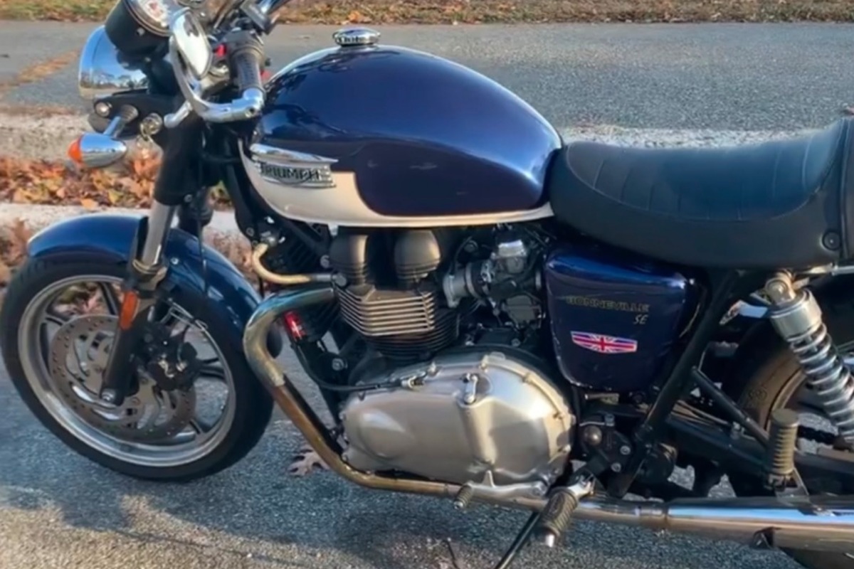2010 Triumph Bonnevile SE, 8
