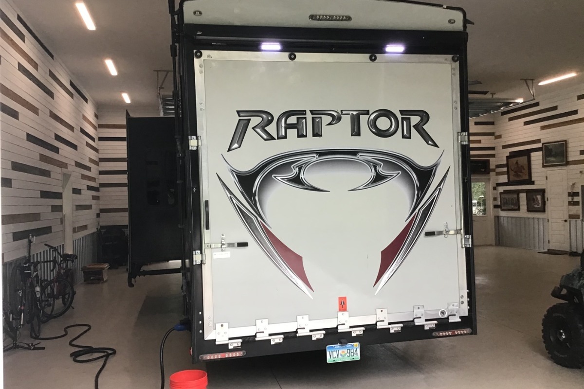 2014 KEYSTONE RAPTOR KING SUITE 332, 2