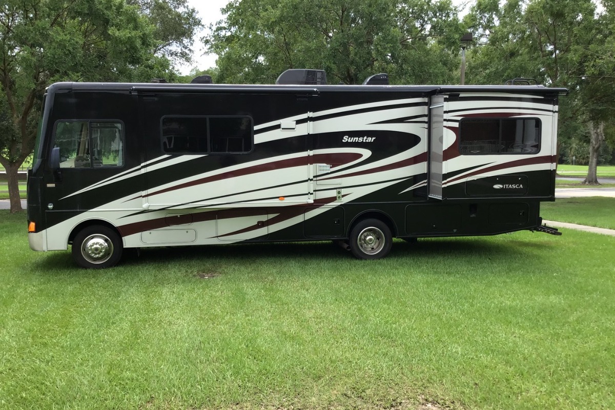 2014 WINNEBAGO ITASCA SUNSTAR 30T, 3