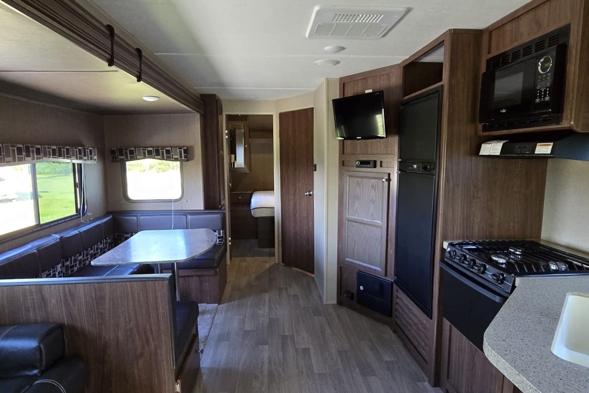 2017 Coleman CTS270RL Yukon Package & Lantern Package, 13