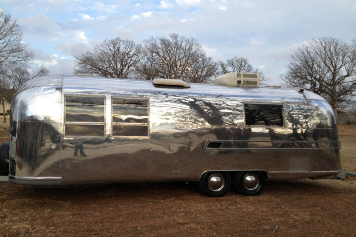 1968 Airstream Land Yacht Ambassador, 1