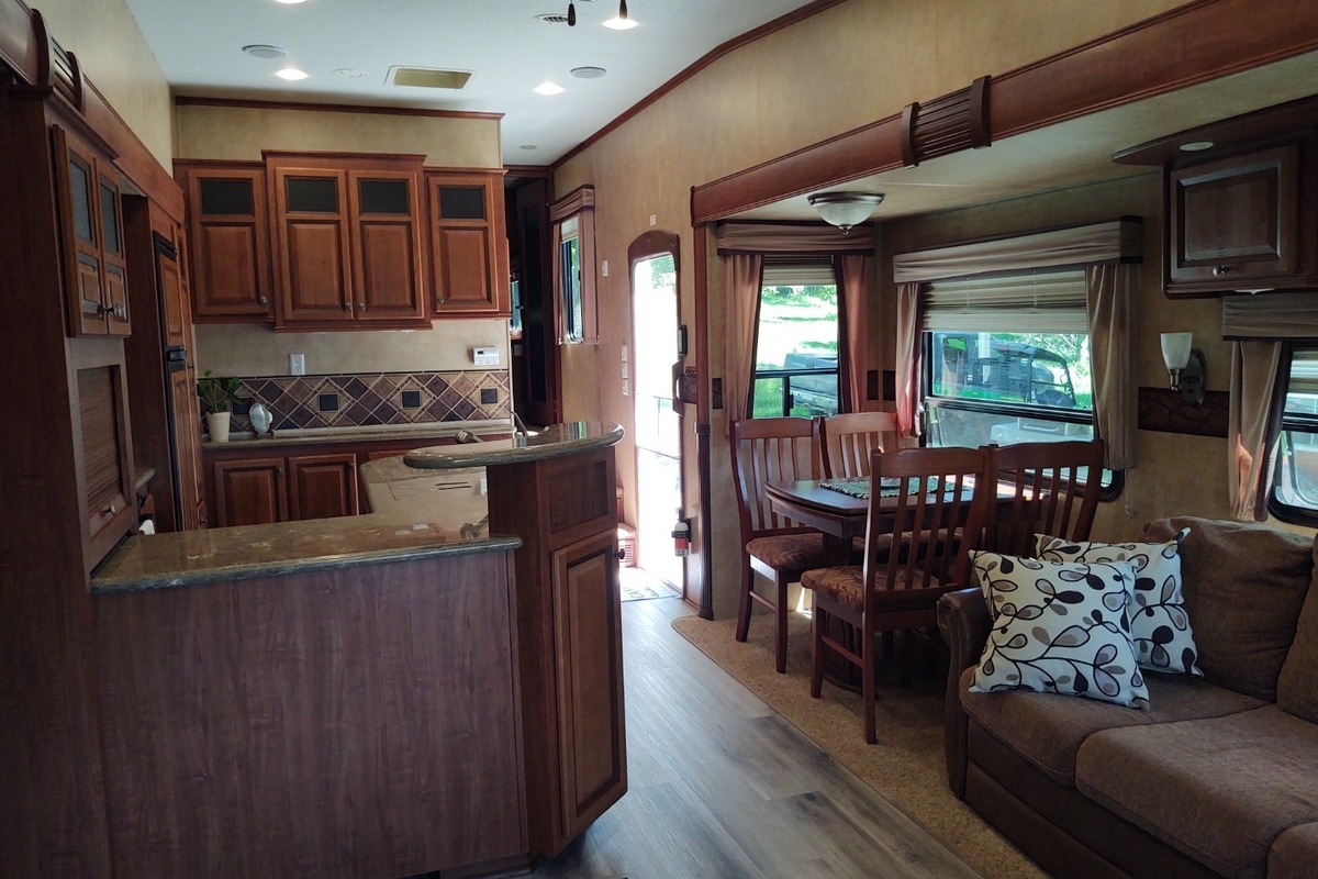 2012 Jayco 351 MKTS Eagle Premier, 11