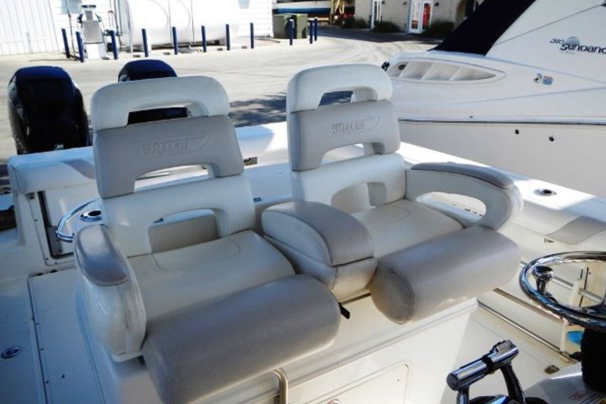 2006 Boston Whaler 320 Outrage Cuddy Cabin, 9