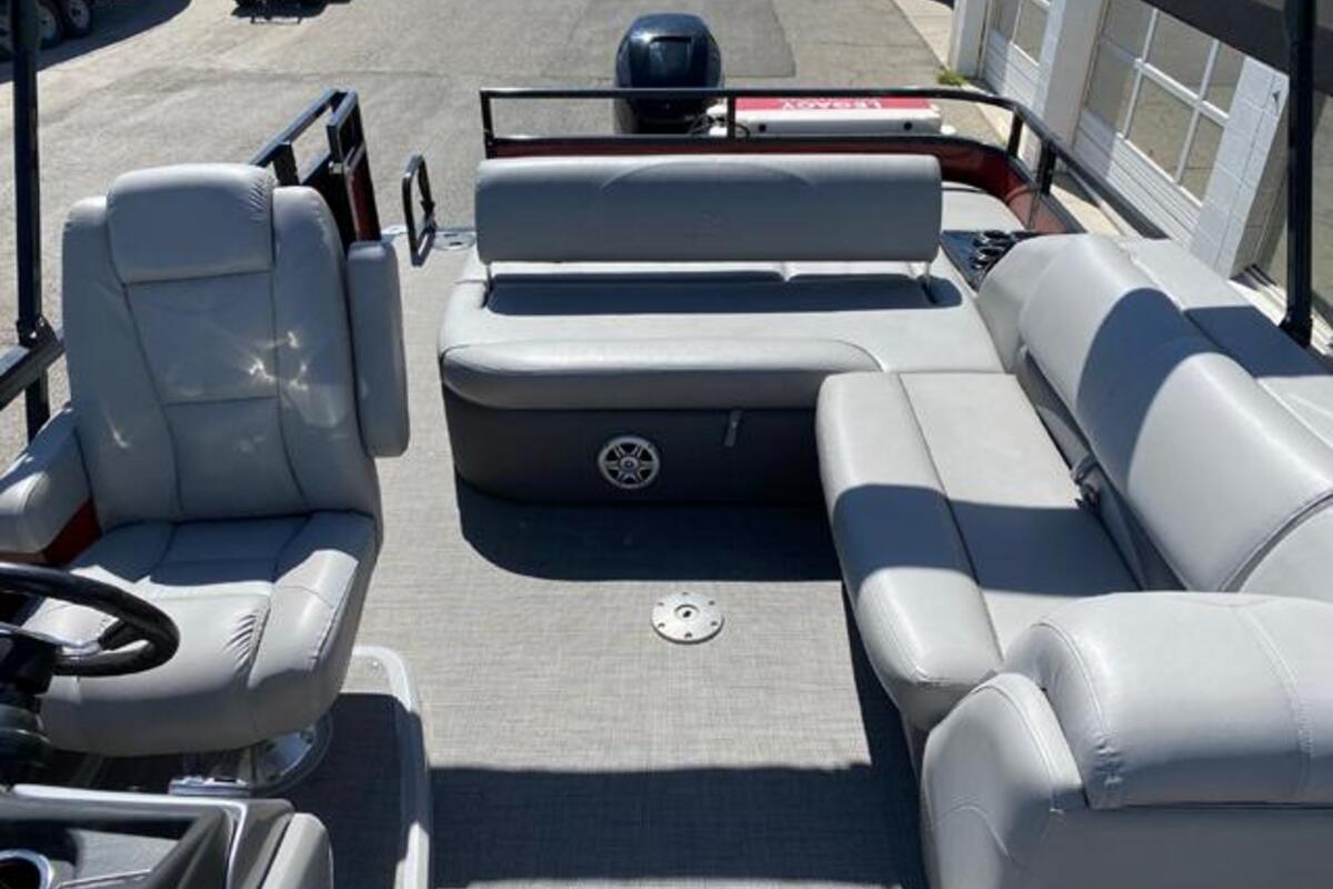 2019 Regency Boats 250 DL3 Triple-Toon, 3