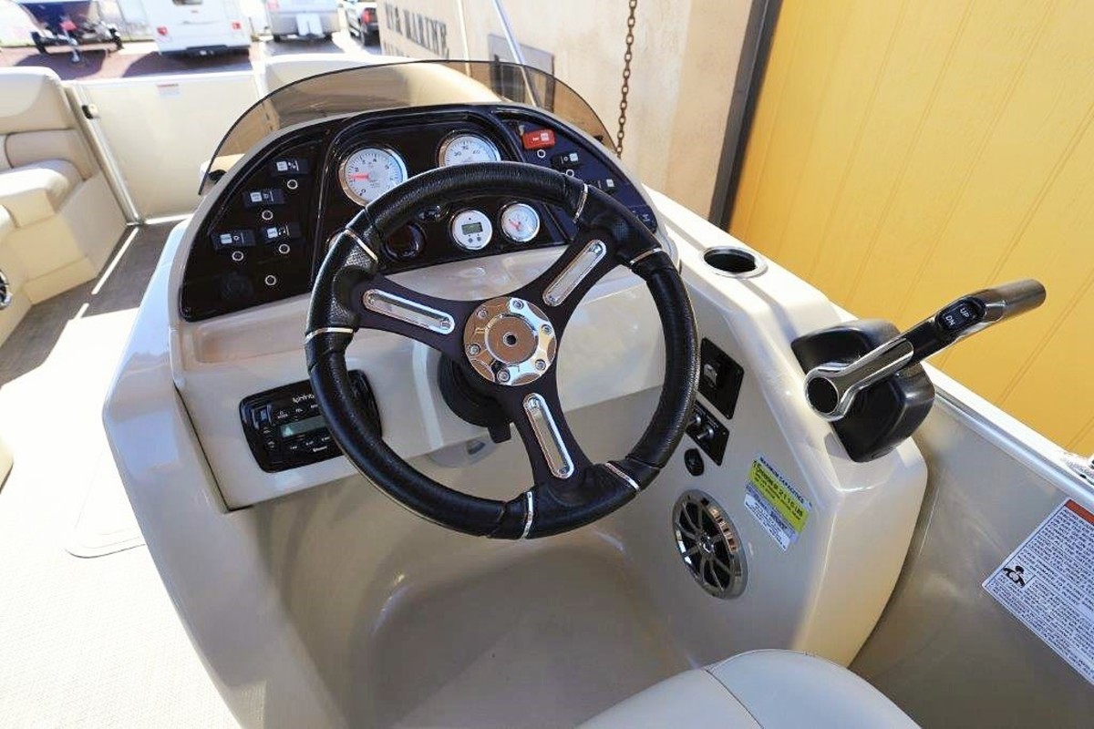 2016 Smoker Craft Sunchaser Eclipse 25, 19
