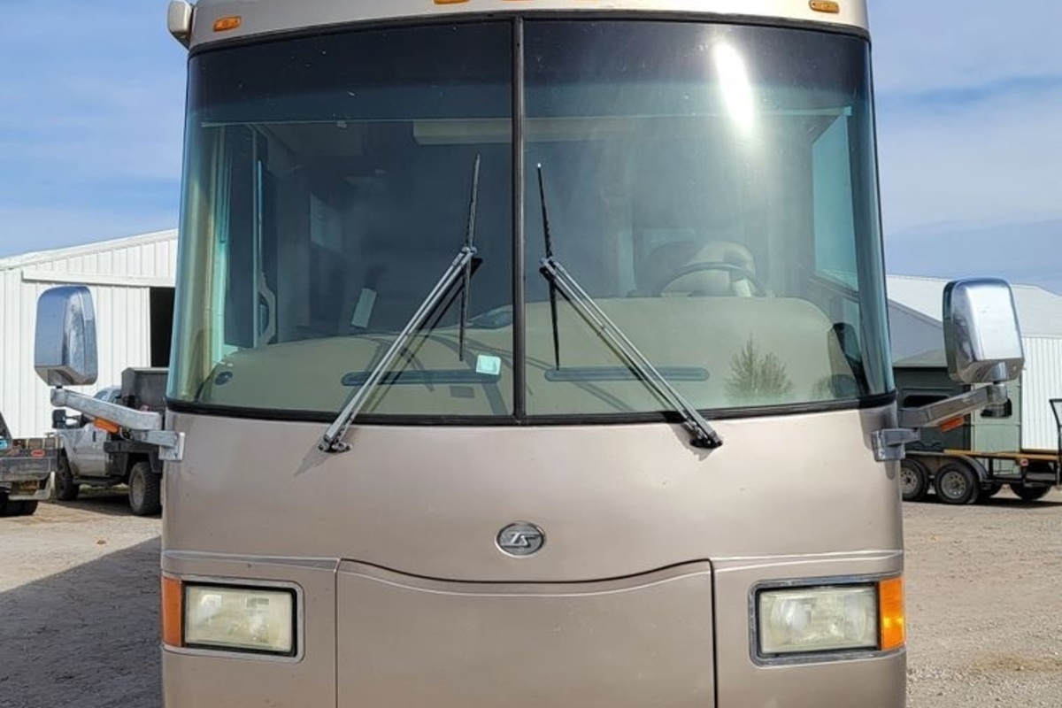 2002 Spartan K2 Travel Supreme, 2