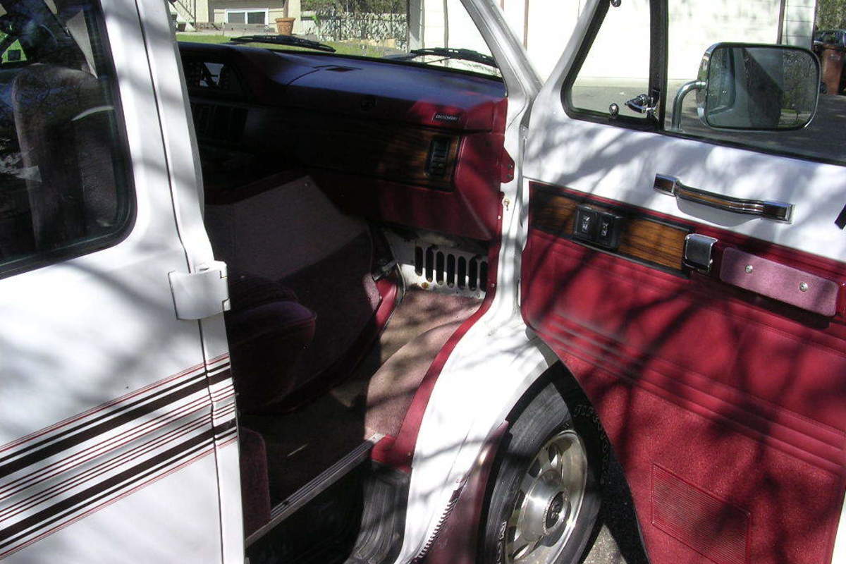 1992 Dodge Roadtrek 190 Popular Mag wheels, trailer hitch, 8