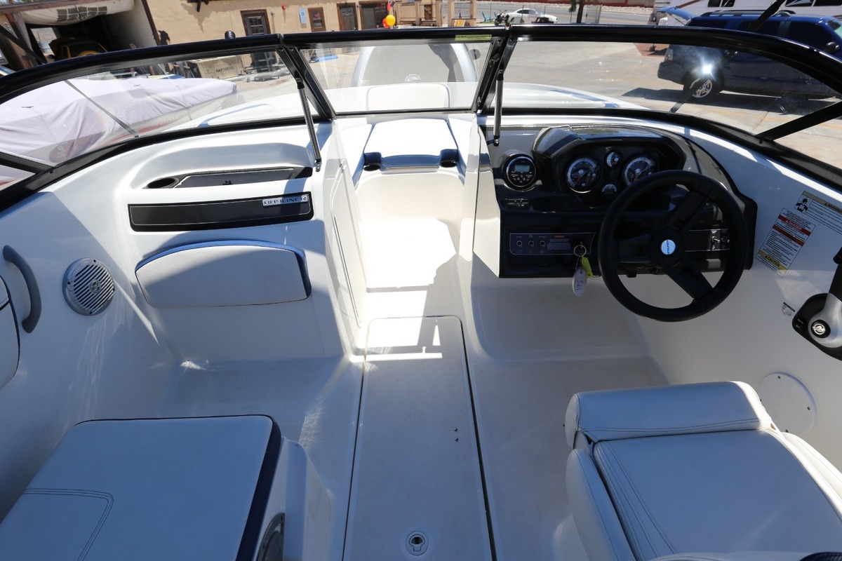 2016 Bayliner VR5, 10