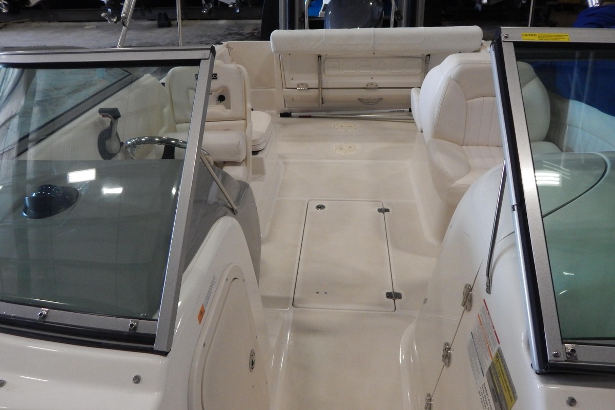 2010 Robalo R227 Dual Console, 20
