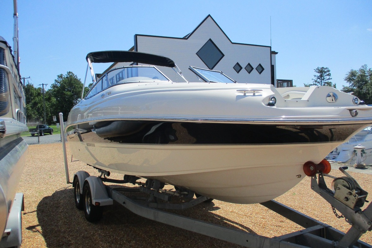 2008 Stingray 220 DR, 1