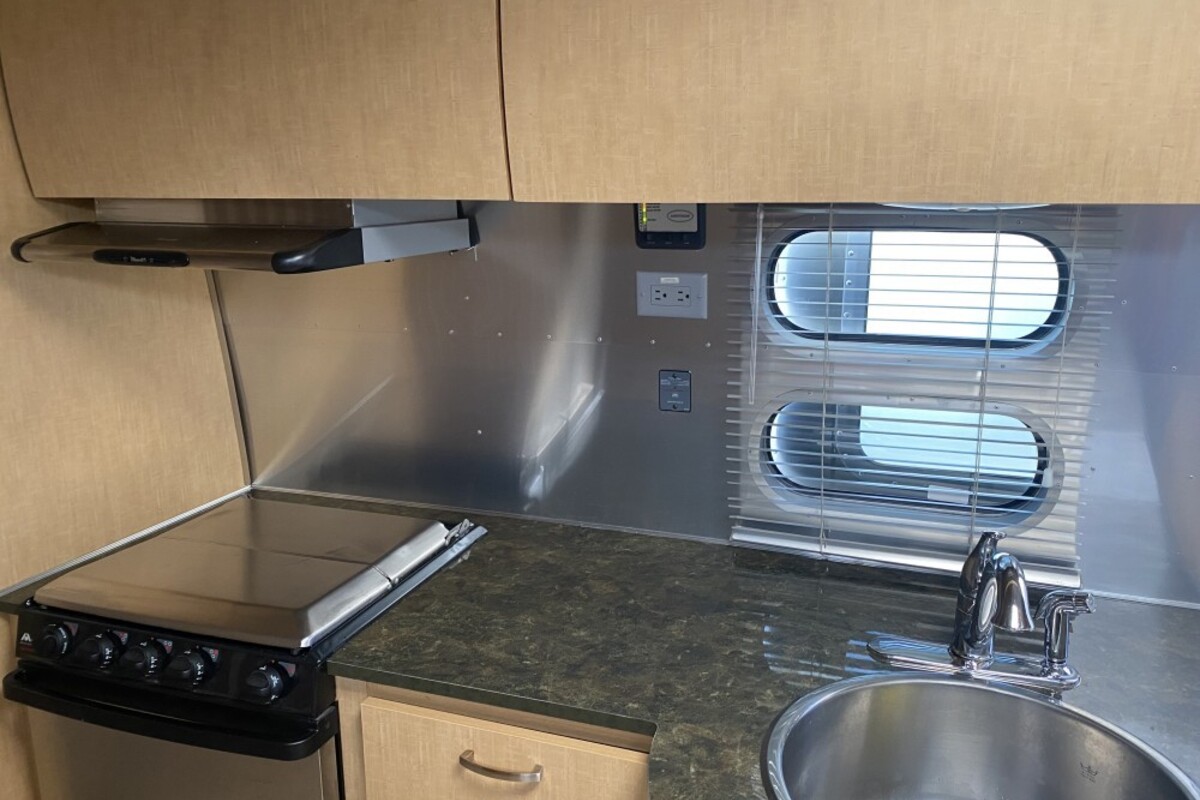 2013 Airstream Flying Cloud 28, 2