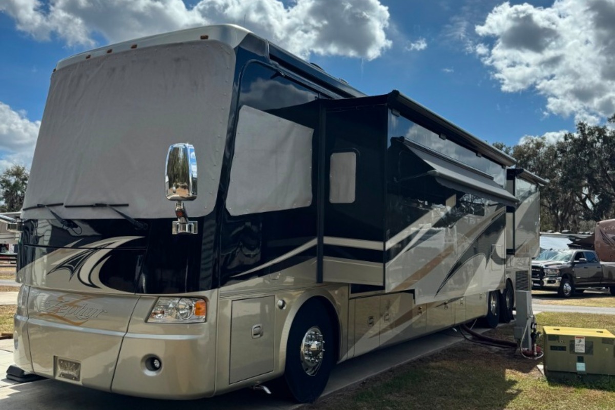 2011 Tiffin Zephyr 45QBZ, 6