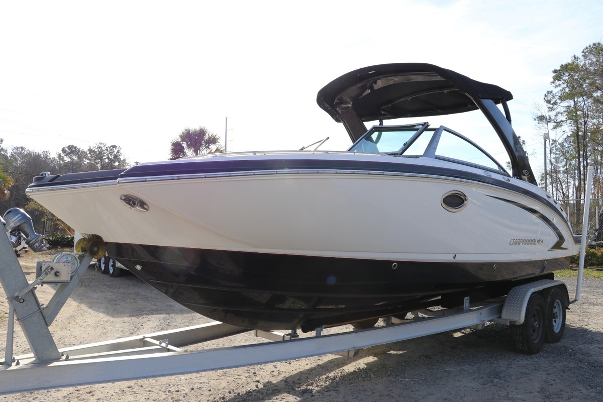 2011 Chaparral 264 Sunesta, 1