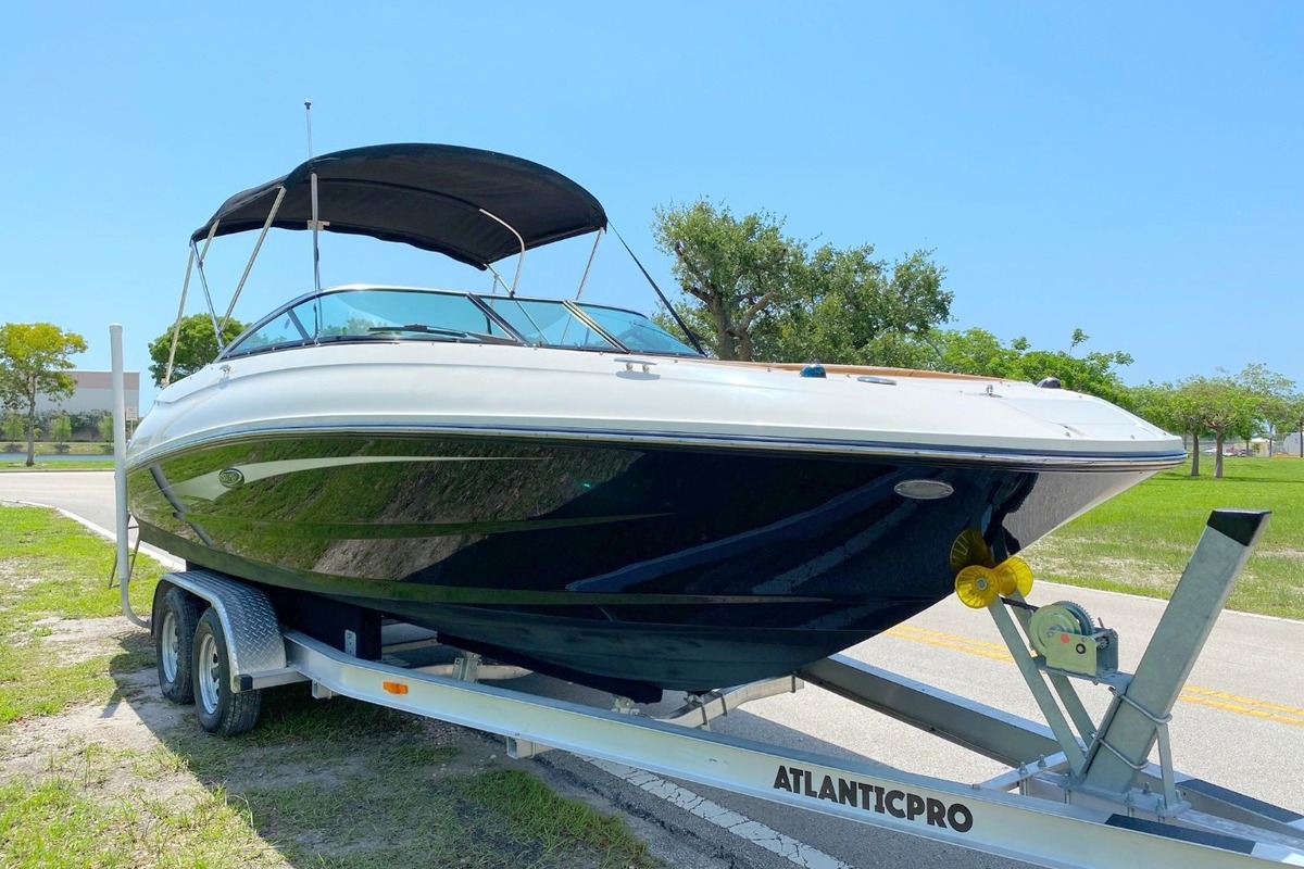 2015 Sea Ray 240 Sundeck, 1