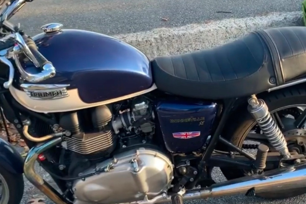 2010 Triumph Bonnevile SE, 6