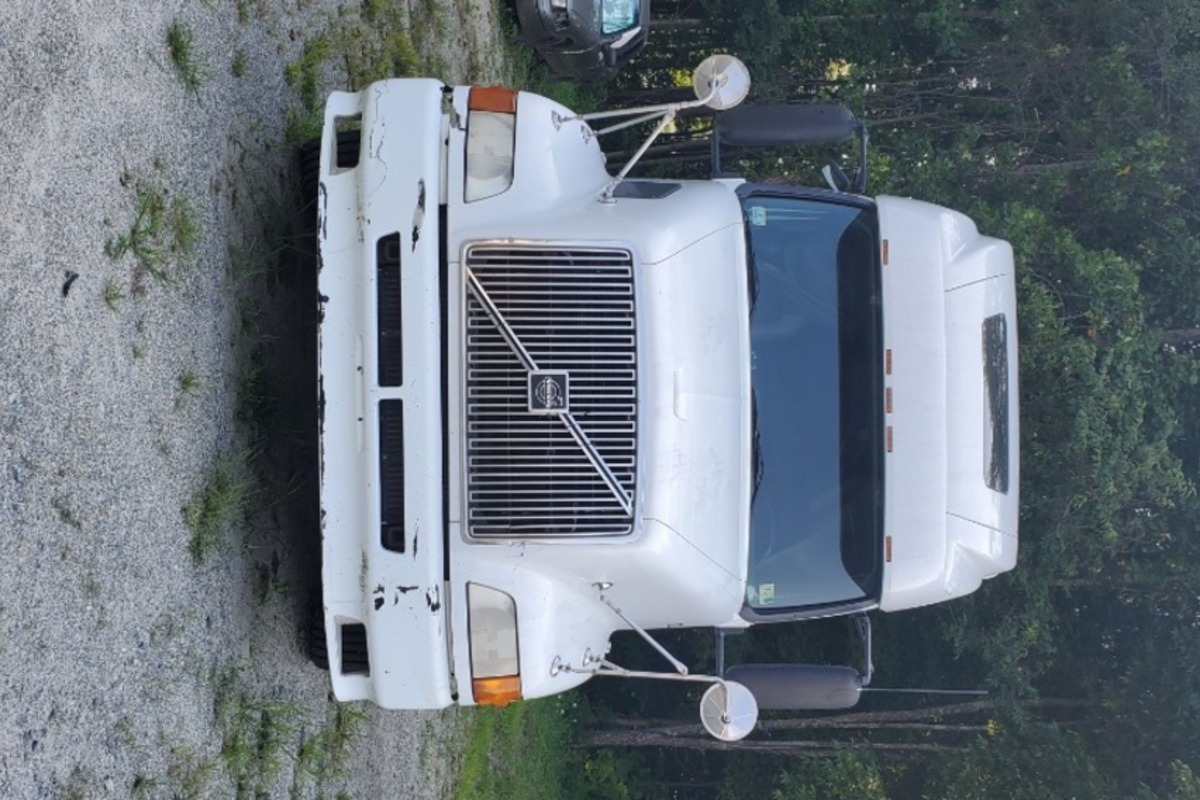 2001 Volvo VNL, 0