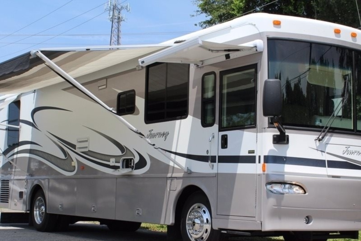 2005 Winnebago Journey 36G, 1