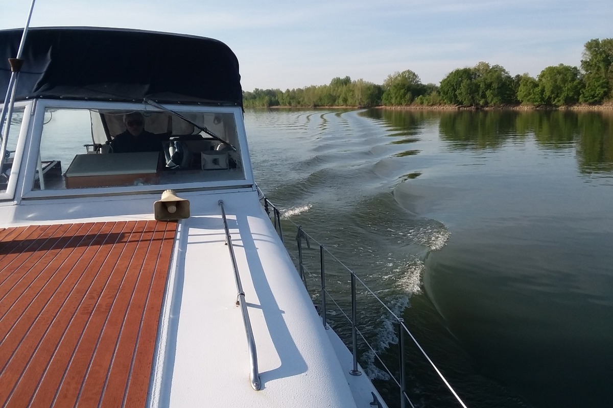 1979 Chris-Craft 350 Catalina    (REDUCED), 5