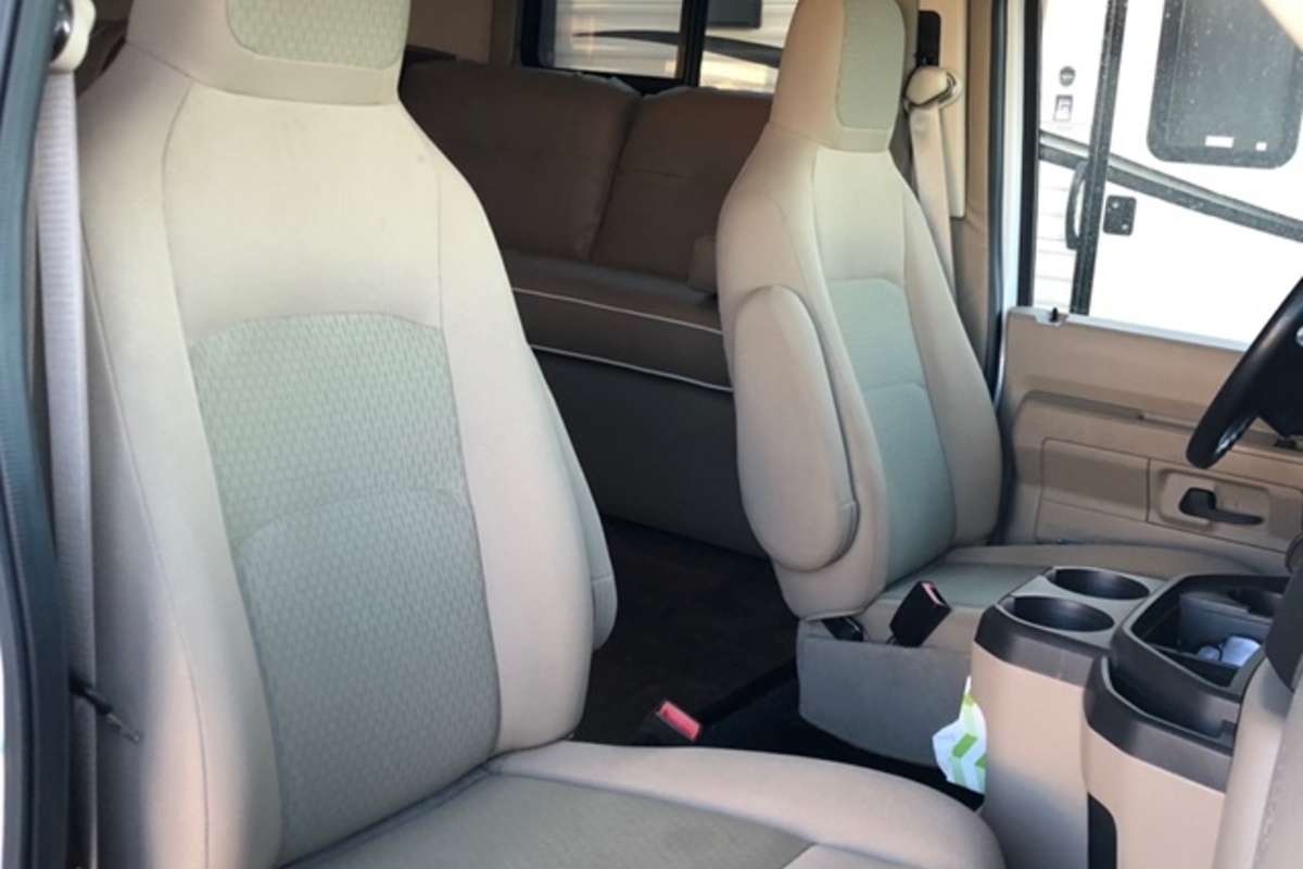 2014 Winnebago Itasca Spirit 31K, 23