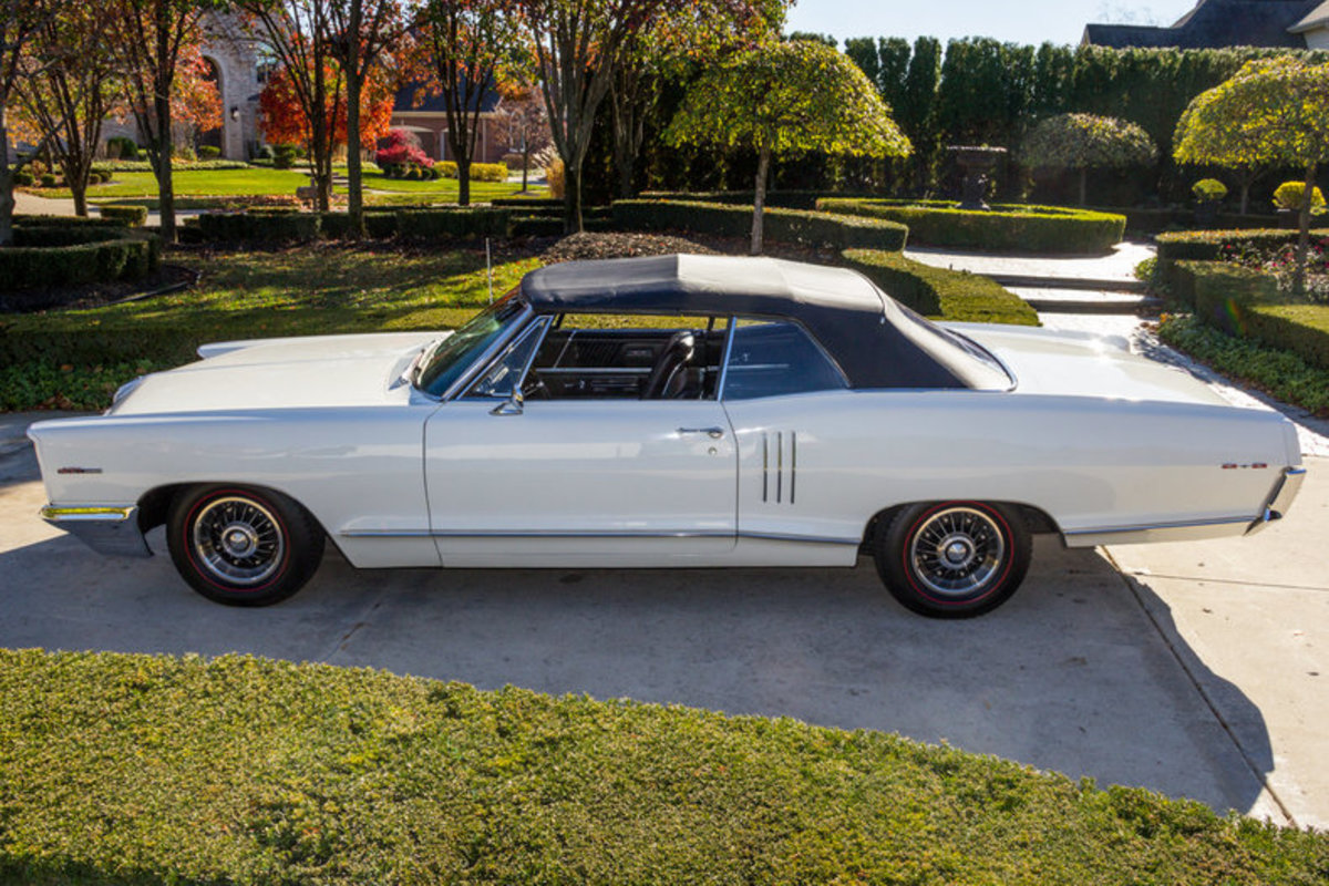 1966 Pontiac 2+2, 17