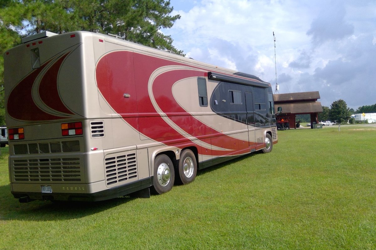2002 Newell 45102 side entry Triple slide in Summerdale, AL