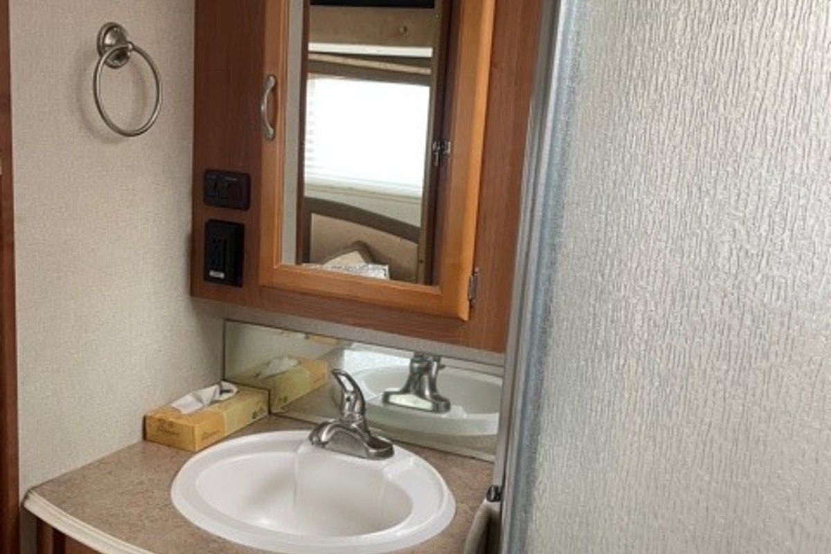 2008 National RV Dolphin DL35C, 10