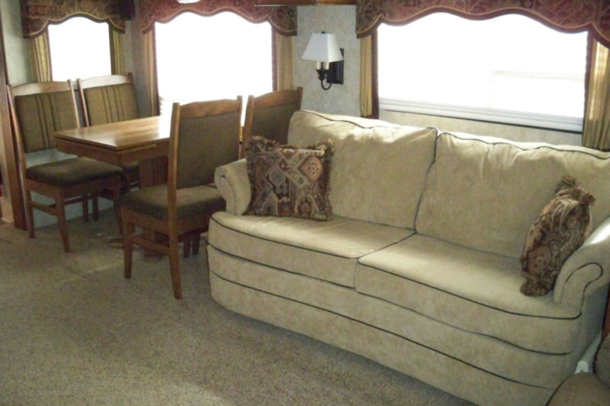 2010 Montana by Keystone 3455SA Hickory Addition, 4