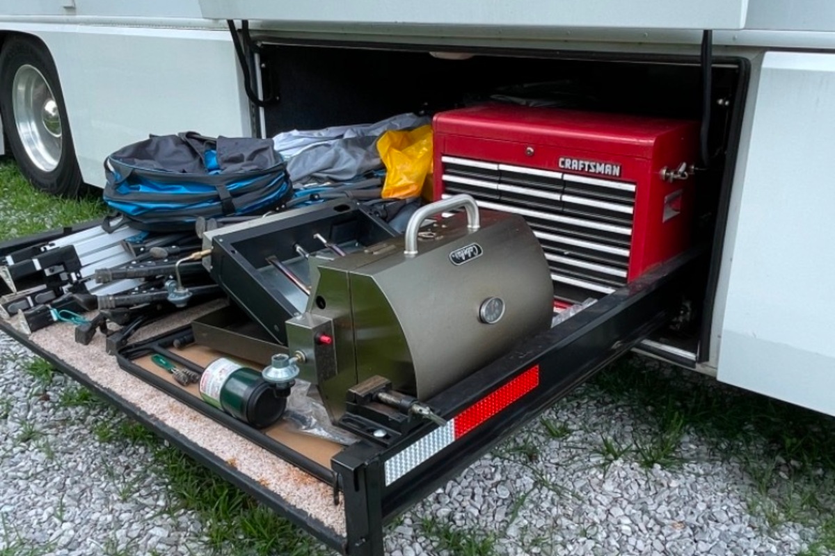 1996 Foretravel U320, 22
