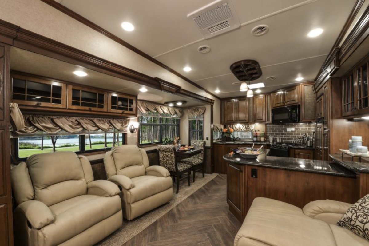 2014 Heartland Gateway 3300 ML Tan White Brown, 6