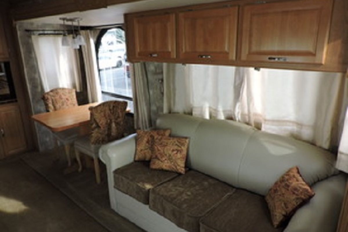 2006 Coachmen Epic 3480 DS, 14