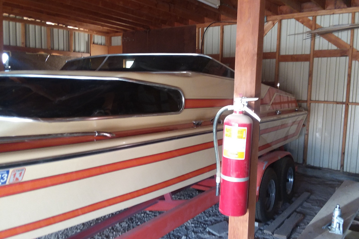 1981 SKV Cabin Day Cruiser, 3
