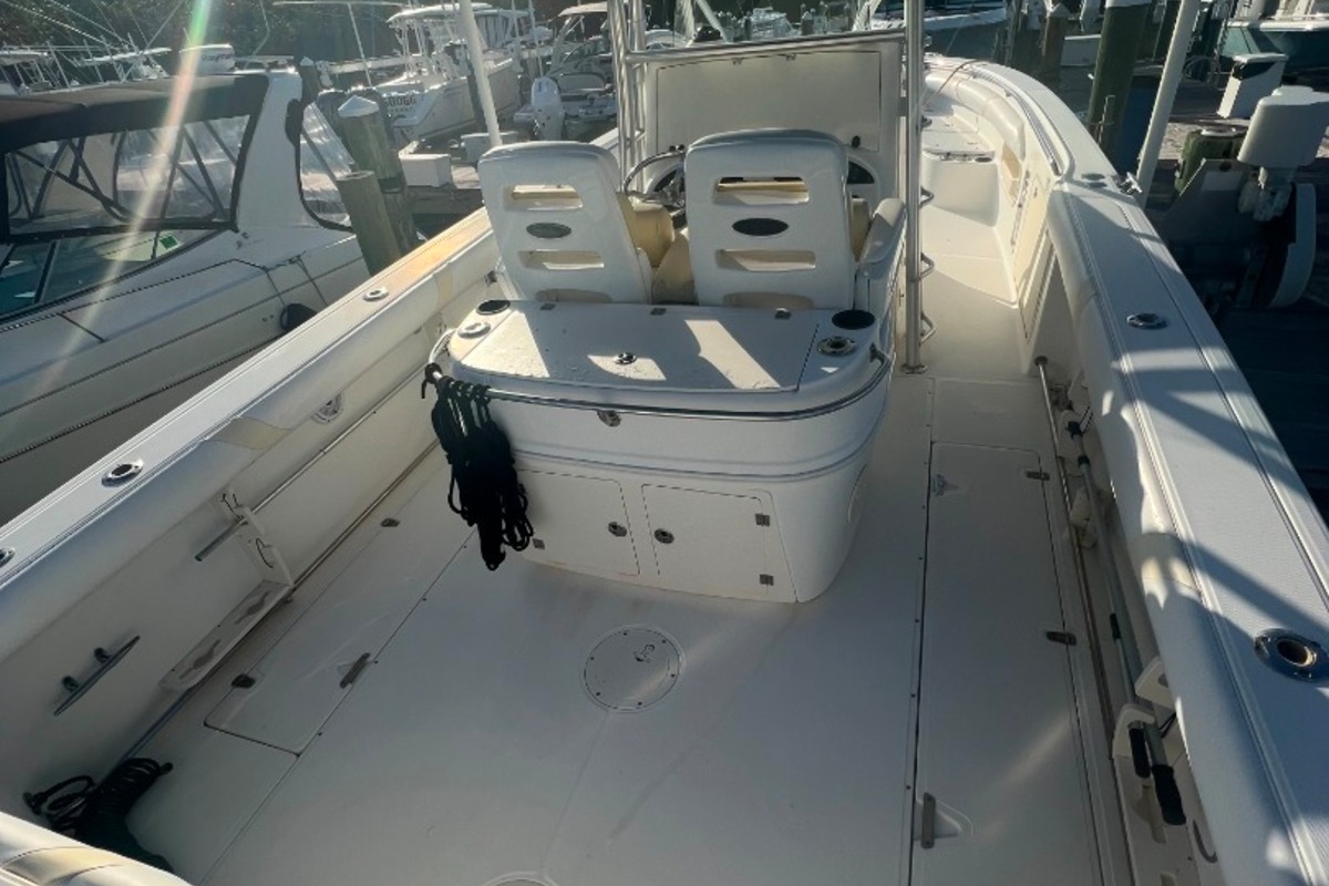 2005 Boston Whaler 320 Outrage, 8