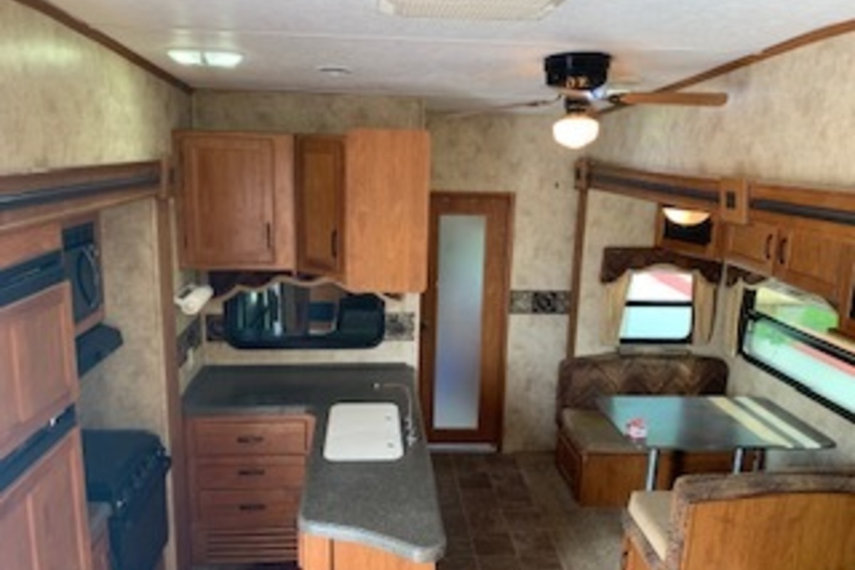 2011 Keystone Montana, 7