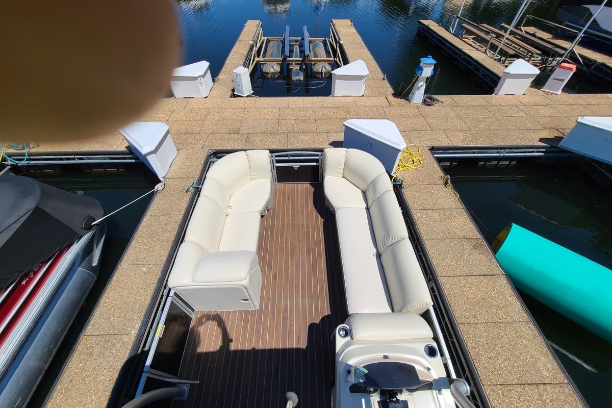 2019 Godfrey 255 SDB, 7